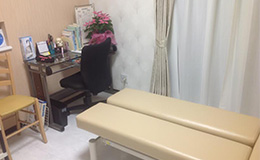 カウンセリングも可能な治療室